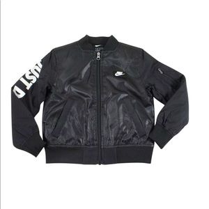 Boy’s Black Nike size 5, Just do it logo on right sleeve.
